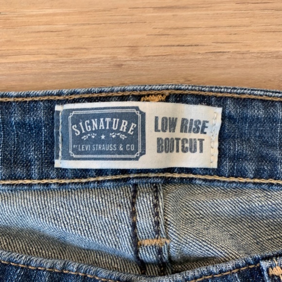 Levi's Signature Low-Rise Bootcut Jeans size 8 Medium - Picture 2 of 8